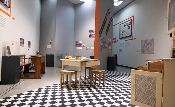 Rundgang durch die Ausstellung «Nah am Krieg »