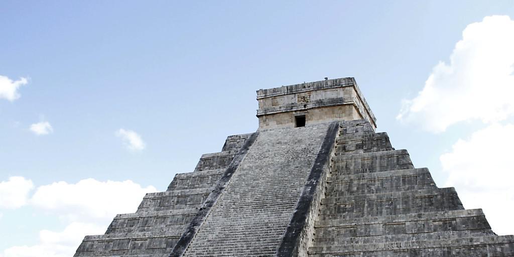 In der Kukulkán-Pyramide in der mexikanischen Ruinenstadt Chichén Itzá haben Wissenschaftler bislang unbekannte Gebäudeteile entdeckt. (Archiv)