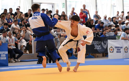 Kr&auml;ftevergleich zwischen Andorra und Liechtenstein (Dario Alfonso) im Judo.