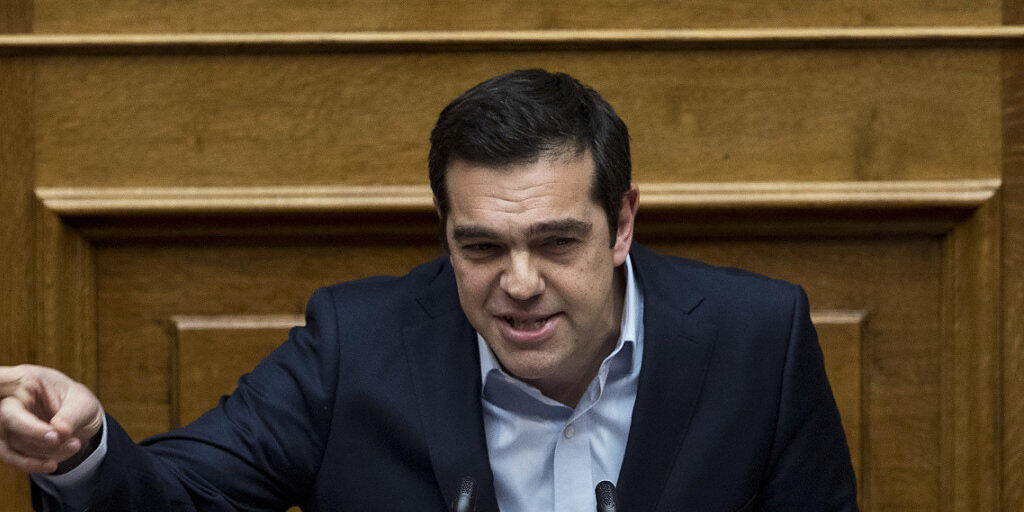Bald frei von auswärtigen Finanzkontrolleuren - das verspricht der griechische Ministerpräsident Tsipras im Parlament in Athen.