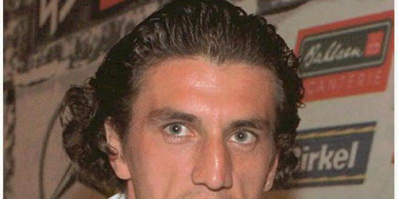 Jens Todt spricht während eines Interviews als deutscher Nationalspieler vor 20 Jahren