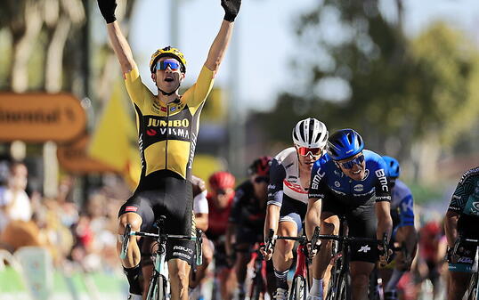 Der formstarke Belgier Wout van Aert jubelt an der Tour ein zweites Mal über einen Etappensieg