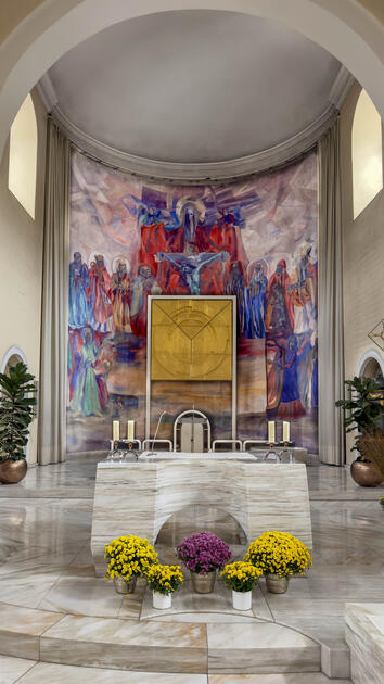 Das Gemälde von Martin Häusle wird nach der Messe regelmässig wieder enthüllt