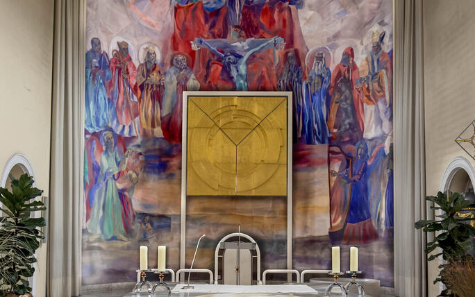 Das Gemälde von Martin Häusle wird nach der Messe regelmässig wieder enthüllt