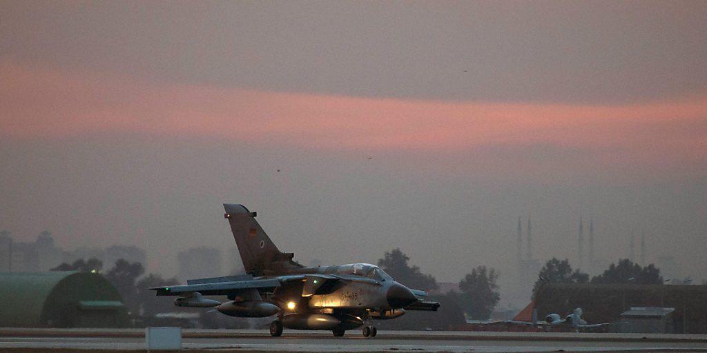 Deutscher Tornado-Aufklärungsjet landet im türkischen Incirlik (Archiv) Deutscher Tornado-Aufklärungsjet landet im türkischen Incirlik (Archiv)