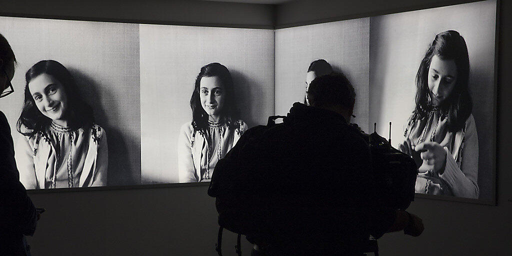 Umgestaltet: Die Geschichte des berühmten jüdischen Mädchens Anne Frank wird in Amsterdam neu erzählt. So sollen auch junge Besucher des Anne-Frank-Hauses auf ihre Kosten kommen. Umgestaltet: Die Geschichte des berühmten jüdischen Mädchens Anne Frank wird in Amsterdam neu erzählt. So sollen auch junge Besucher des Anne-Frank-Hauses auf ihre Kosten kommen.