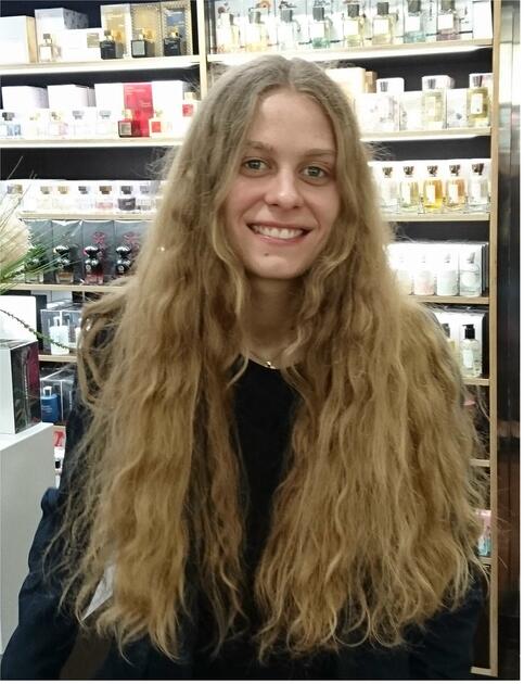 Herzliche Gratulation Sina Feger (Pharmassistentinnen) bei der Engel Apotheke in Balzers