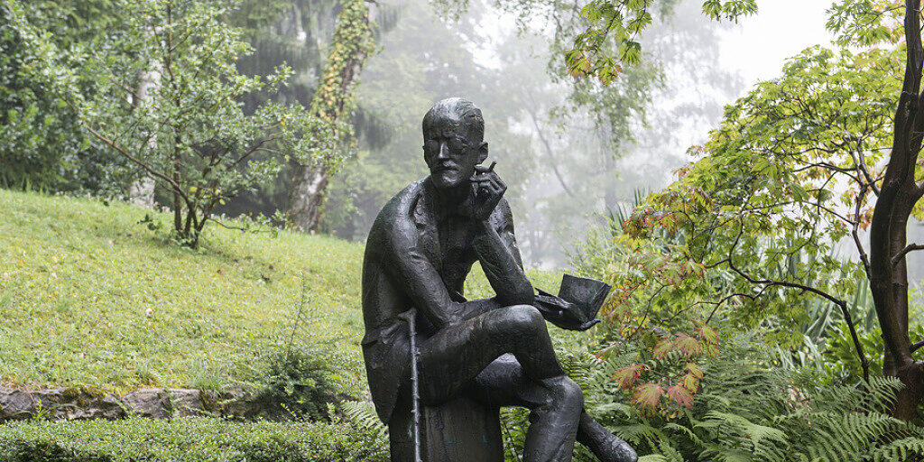 Auf einmal ist es nicht mehr sicher, ob der irische Schriftsteller James Joyce für immer im Ehrengrab auf dem Zürcher Friedhof Fluntern ruhen wird.