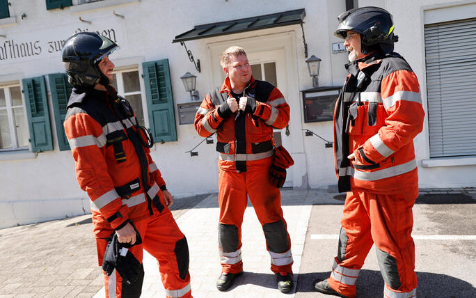 Schluss&uuml;bung beim Kurs f&uuml;r neue Feuerwehrleute beim "Restaurant L&ouml;wen&raquo; in Gamprin-Bendern.