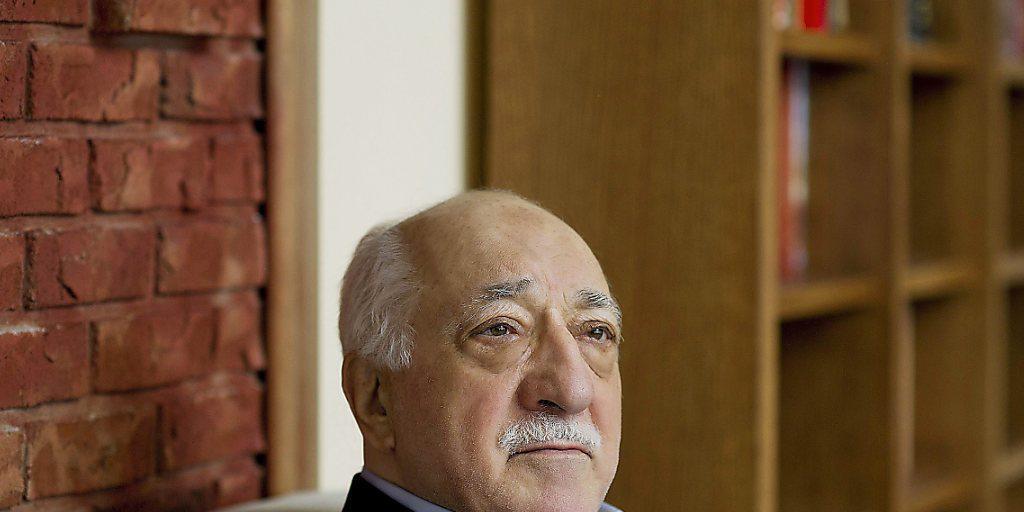 Gülen (im Bild) und Erdogan bezeichnen sich gegenseitig als Urheber des Putschversuches in der Türkei. Gülen (im Bild) und Erdogan bezeichnen sich gegenseitig als Urheber des Putschversuches in der Türkei.
