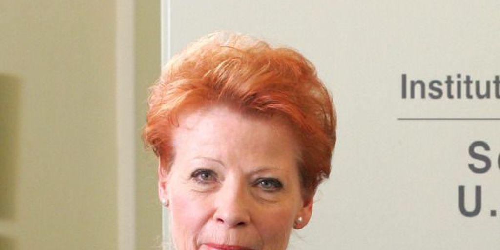 Die Schauspielerin Renate Schroeter - hier als Sekretärin Ulla Grünbein in der ZDF-Serie "Der letzte Zeuge" - ist mit 77 Jahren gestorben. (Archivbild) Die Schauspielerin Renate Schroeter - hier als Sekretärin Ulla Grünbein in der ZDF-Serie "Der letzte Zeuge" - ist mit 77 Jahren gestorben. (Archivbild)