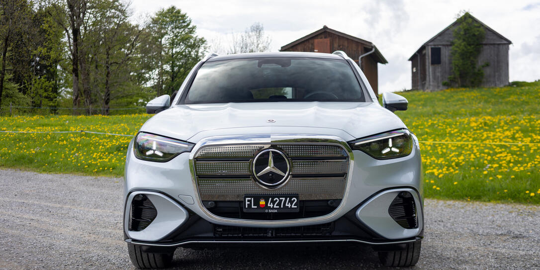Mercedes-Benz-GLC-400-4MATIC-EQ-2026