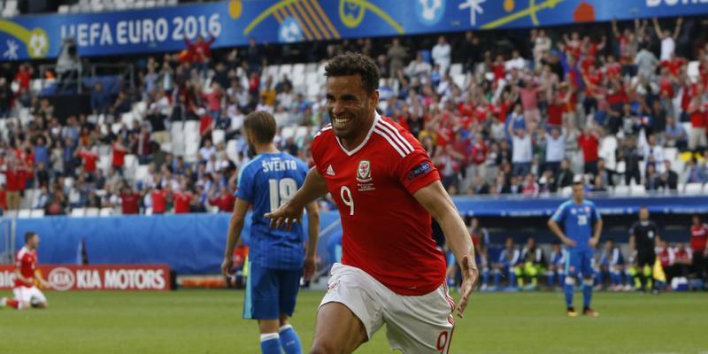 Hal Robson-Kanu bejubelt das 2:1 und sein drittes Länderspieltor für Wales