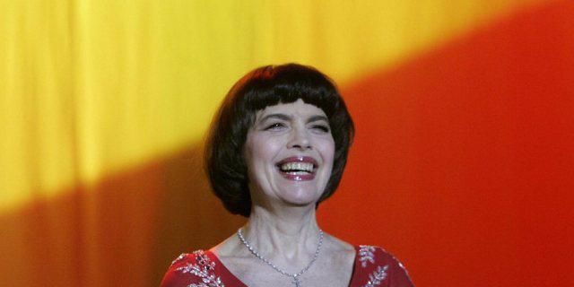 Mireille Mathieu singt "weiter über die Liebe wie am ersten Tag".