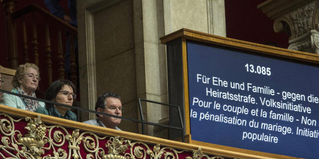 Zuschauer verfolgen am Mittwoch die Debatte zur Heiratsstrafe Zuschauer verfolgen am Mittwoch die Debatte zur Heiratsstrafe
