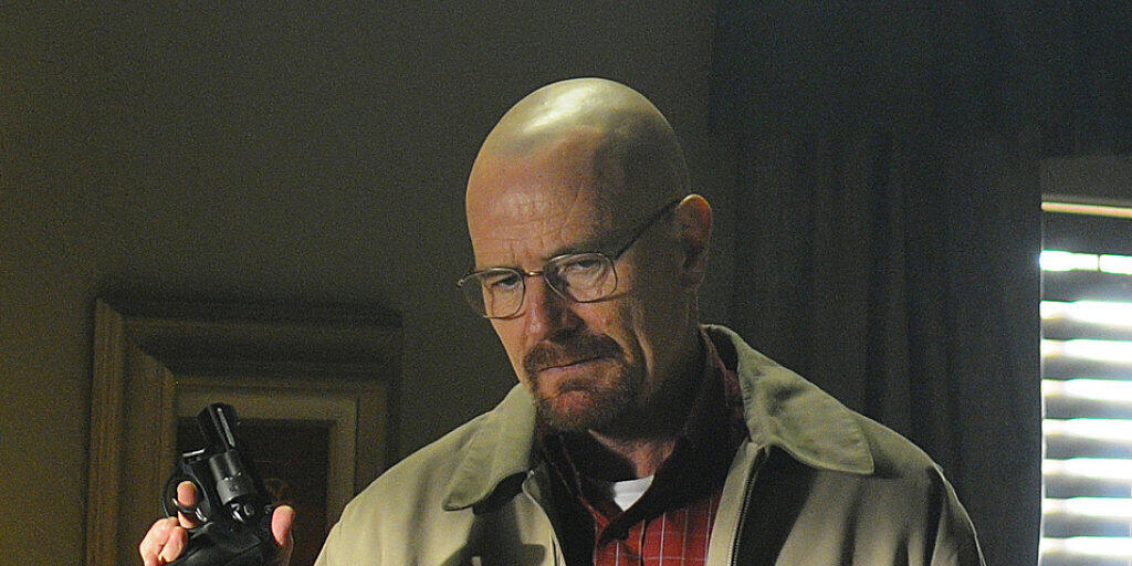 US-Schauspieler Bryan Cranston spielt den Chemielehrer und Drogenfabrikanten Walter White in der 2013 eingestellten Erfolgsserie "Breaking Bad." (Szenenbild)