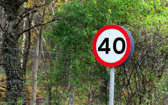 40 MPH UK road sign