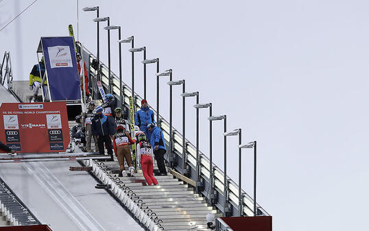 Die Skiflieger stehen bereit - aber an Springen war nicht zu denken