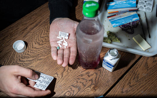 Medikamentenmissbrauch unter Jugendlichen ..Engl. Drug abuse among adolescents