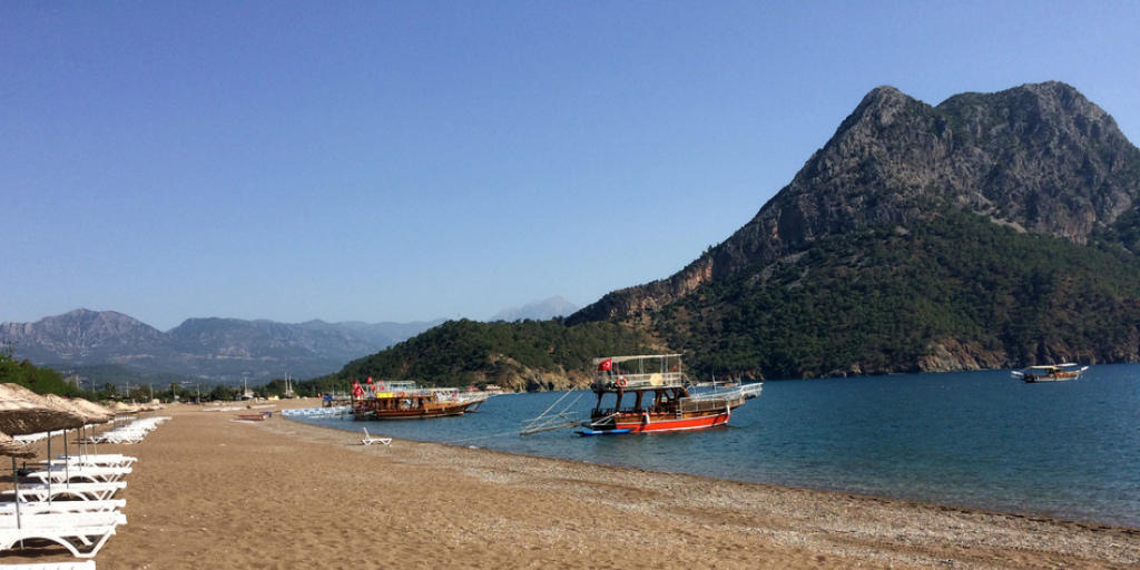 Türkische Ferienorte wie dieser waren bei den Touristen schon beliebter: Ein Strand in Adrasan, rund 100 Kilometer westlich von Antalya. Türkische Ferienorte wie dieser waren bei den Touristen schon beliebter: Ein Strand in Adrasan, rund 100 Kilometer westlich von Antalya.