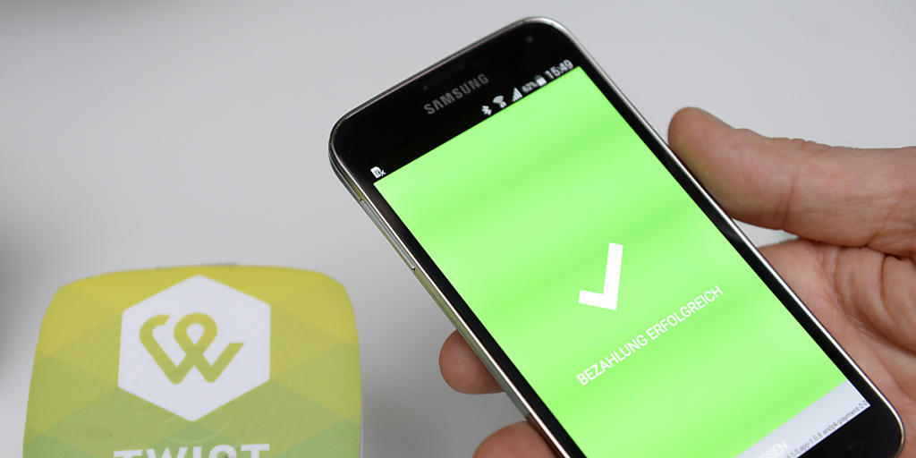 Bald an jeder Coop-Kasse möglich: Bezahlung mit der Twint-App von Postfinance.