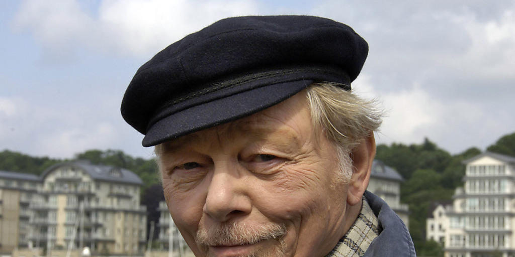 Der Schauspieler Uwe Friedrichsen ist tot. Er starb am Samstag 81-jährig in Hamburg. (dpa/Christian Hager)