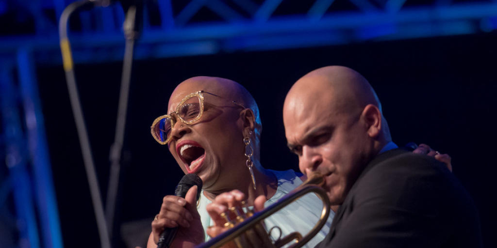 Auf musikalische Höhepunkte wie 2015 das gemeinsame Konzert von Dee Dee Bridgewater (links) und Irvin Mayfield hofft das Jazzfestival in Ascona auch in diesem Jahr. Auf musikalische Höhepunkte wie 2015 das gemeinsame Konzert von Dee Dee Bridgewater (links) und Irvin Mayfield hofft das Jazzfestival in Ascona auch in diesem Jahr.