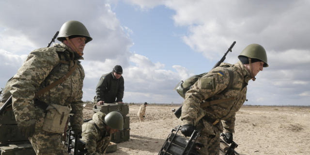 Ukrainische Soldaten bei einer Militärübung (Archiv)