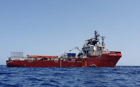 Das Rettungsschiff "Ocean Viking" war während zwei Wochen auf dem Mittelmeer blockiert. Nun nimmt Malta die 356 Flüchtlinge an Bord vorübergehend auf. (Archivbild)