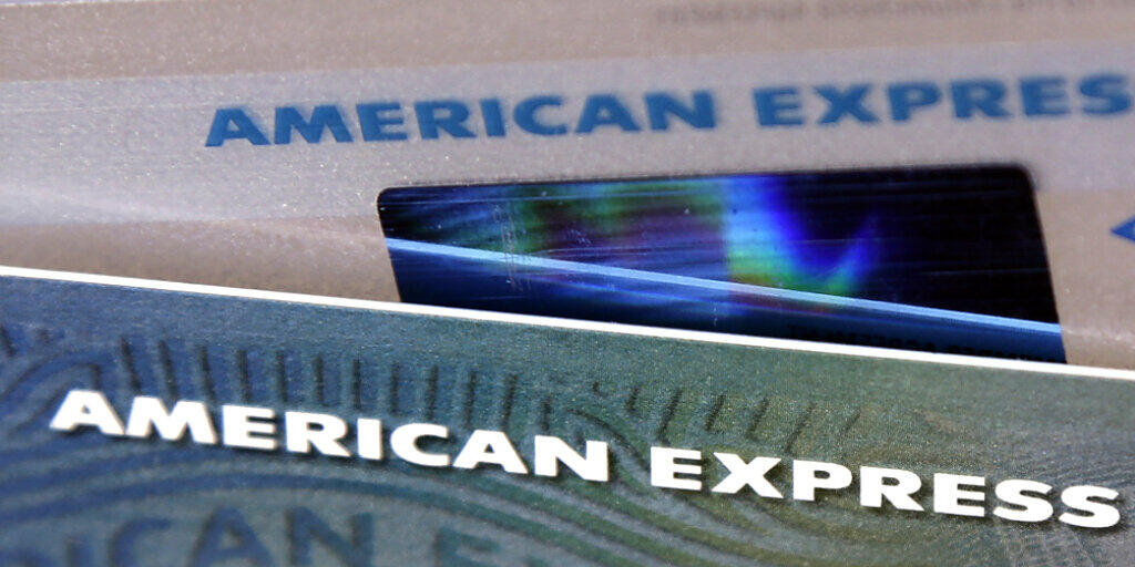 Die Ausgabefreude der Kreditkartenkunden hat American Express im zweiten Quartal zu deutlich mehr Gewinn und Einnahmen verholfen. (Archiv)