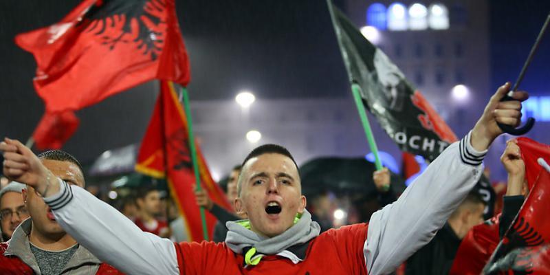 Albanische Fans feiern