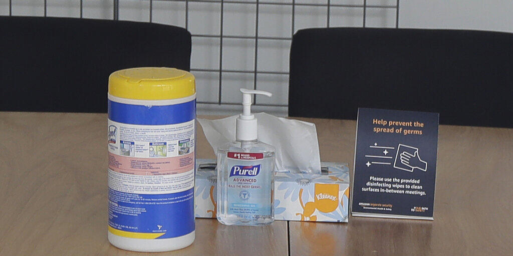 Die USA fordern den Versandhändler Amazon auf, Preistreiberei bei Hygieneprodukten zur Bekämpfung des Coronavirus auf ihren Portalen zu unterbinden.