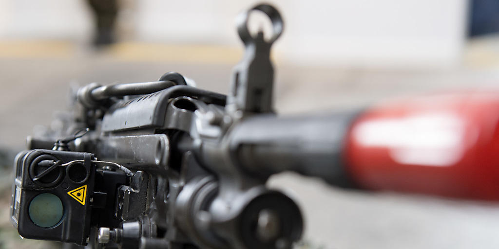 Lasersender beim Schiesssimulator zum Sturmgewehr 90: Die Schweizer Armee hat im vergangenen Jahr die Ausgaben laut einem Sipri-Bericht reduziert. (Archivbild) Lasersender beim Schiesssimulator zum Sturmgewehr 90: Die Schweizer Armee hat im vergangenen Jahr die Ausgaben laut einem Sipri-Bericht reduziert. (Archivbild)