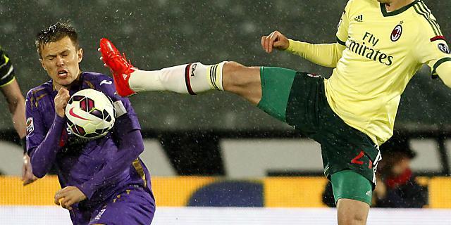 Milans Van Ginkel (r.) mit gestrecktem Bein gegen Josip Ilicic.