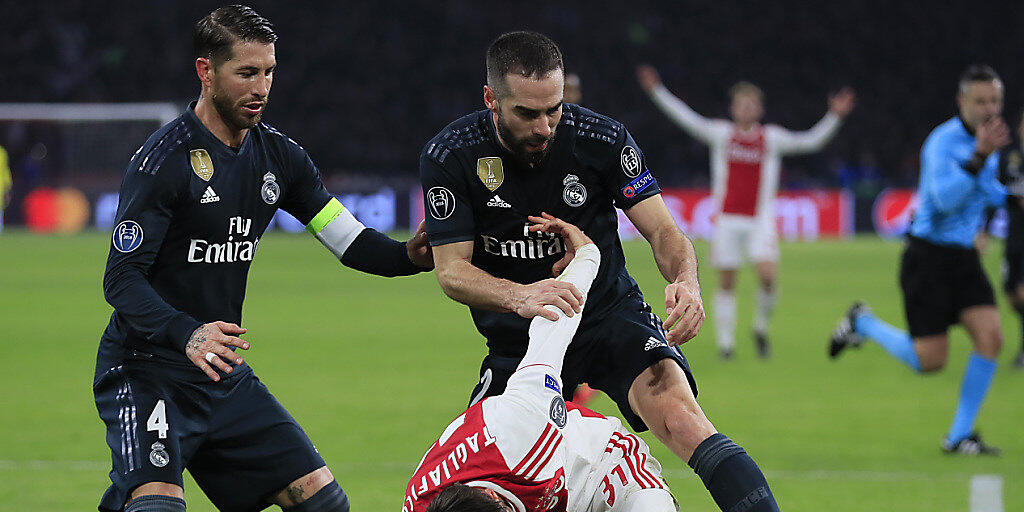 Real Madrids Captain Sergio Ramos (links) könnte nun auch in den Viertelfinals der Champions League fehlen