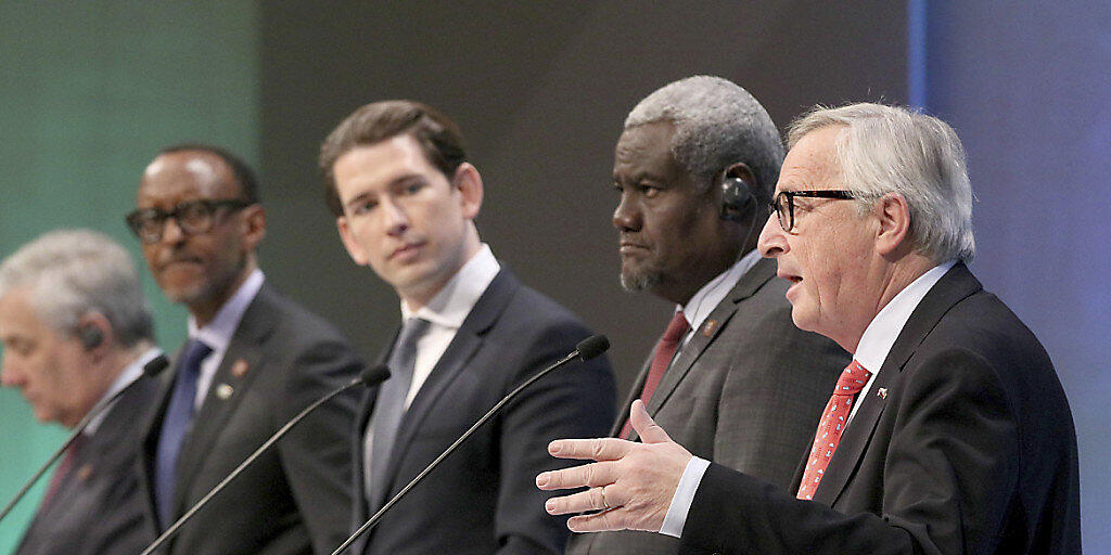 EU-Kommissionspräsident Jean-Claude Juncker (vorne rechts) forderte am EU-Afrika-Forum in Wien einen veränderten Blick von Europa auf Afrika.