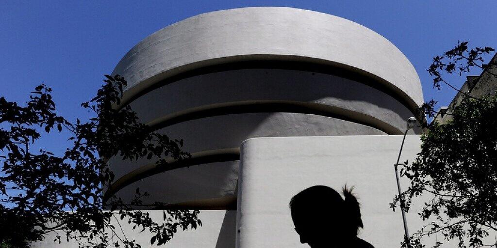 Das Guggenheim Museum in New York, auch "weisse Teetasse" am Central Park, wurde vom Star-Architekten Frank Lloyd Wright gebaut. Am 21. Oktober feiert der Bau seinen 60. Geburtstag. (Archivbild)