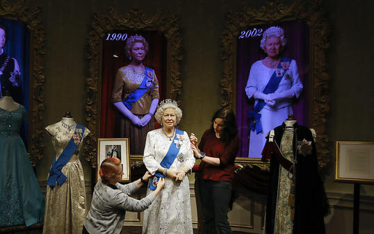 Madame Tussauds spendiert Königin Elizabeth II. ein neues Outfit