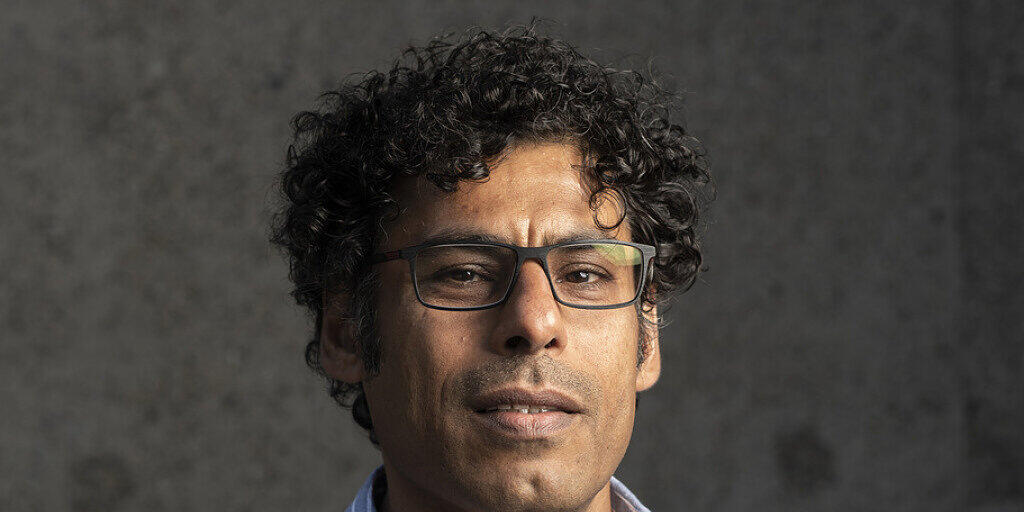 In der Schweiz entdeckte der irakische Schriftsteller Usama Al Shahmani das Wandern - in seiner Heimat gibt es nicht einmal ein Wort dafür. (Keystone/Ennio Leanza) In der Schweiz entdeckte der irakische Schriftsteller Usama Al Shahmani das Wandern - in seiner Heimat gibt es nicht einmal ein Wort dafür. (Keystone/Ennio Leanza)