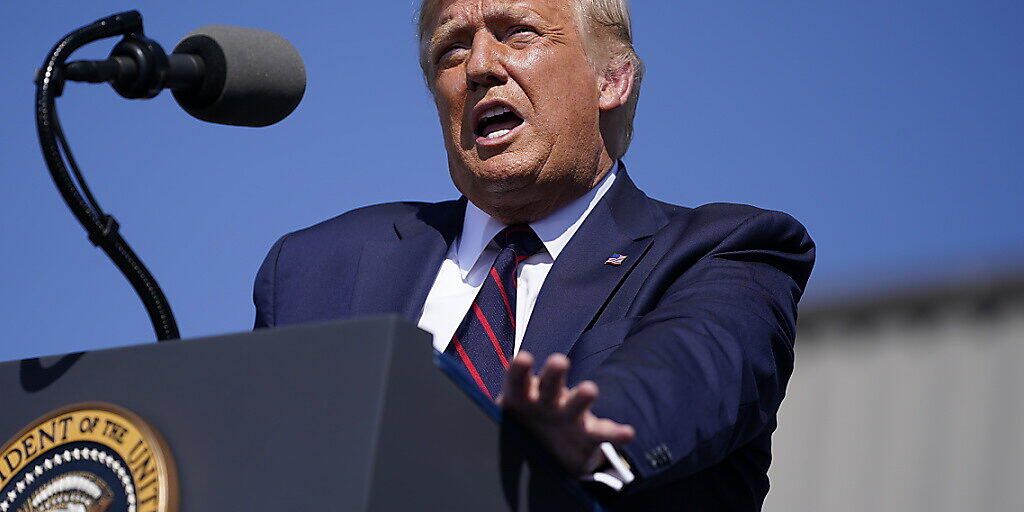 US-Präsident Donald Trump will möglichst noch vor dem Wahltermin Anfang November einen Corona-Impfstoff präsentieren. Foto: Evan Vucci/AP/dpa US-Präsident Donald Trump will möglichst noch vor dem Wahltermin Anfang November einen Corona-Impfstoff präsentieren. Foto: Evan Vucci/AP/dpa
