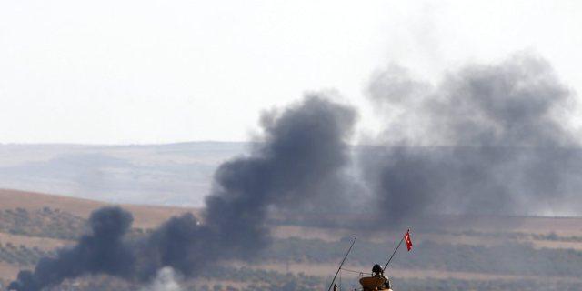 Ein Bild von der T&uuml;rkei aus zeigt Rauch &uuml;ber Kobane