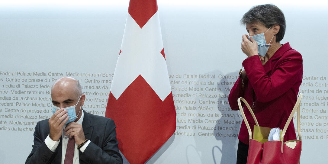 Schweiz Weitet Maskenflicht Aus Und Setzt Grenzen Fur Private Feste Vaterland Online