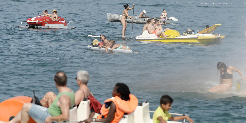 Im Wasser liess sich die Hitze aushalten: Auf dem Zürichsee herrschte am Sonntag, 5. Juli, daher Grossandrang.