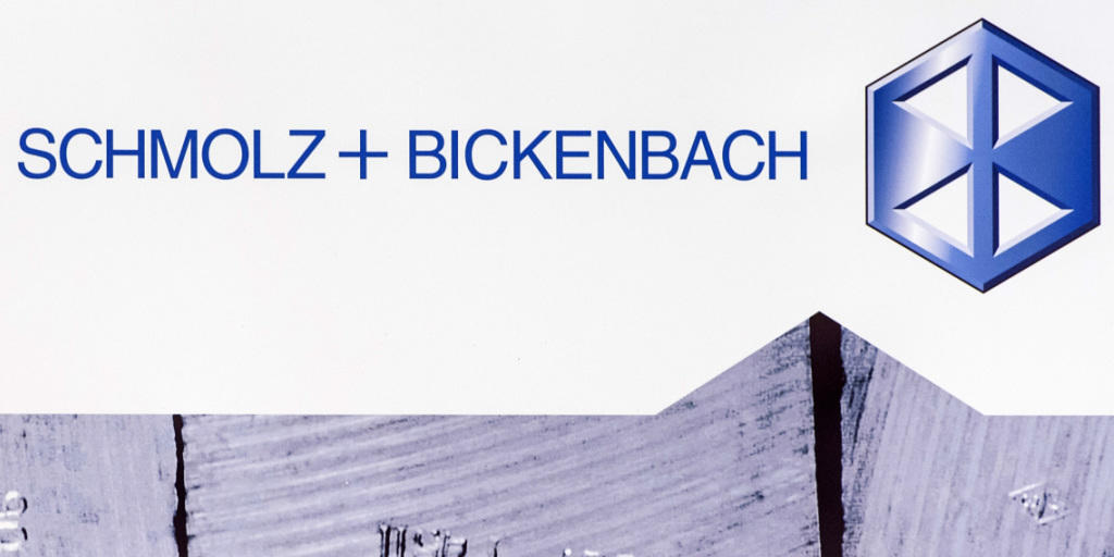 Der Stahlkonzern Schmolz+Bickenbach verharrt weiter in den roten Zahlen. Der Verlust hat sich 2016 aber im Vergleich zu 2015 verkleinert.