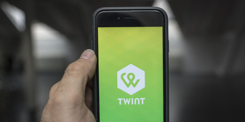 Neu k&ouml;nnen auch Kundinnen und Kunden der Credit Suisse, der PostFinance, der Raiffeisen und der Waadtl&auml;nder Kantonalbank die Twint App mit Direktabbuchung vom Bankkonto nutzen. (Archiv)