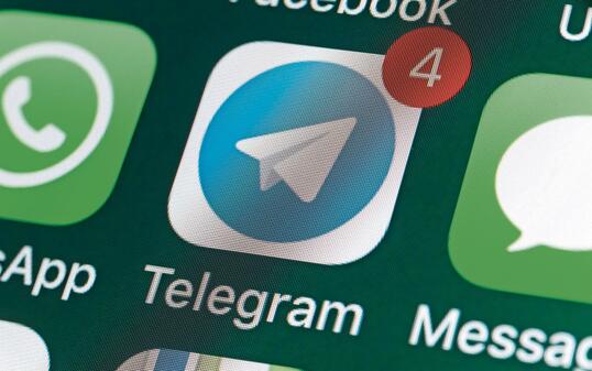 Telegram, Whatsapp, Messages and other phone Apps on iPhone screen