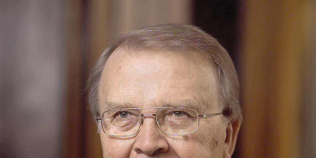 Der deutsche Schriftsteller Wilhelm Genazino ist im Alter von 75 Jahren gestorben. Bekannt wurde der Büchner-Preisträger mit seiner Angestellten-Romantrilogie in den späten 1970er Jahren. (Archivbild) Der deutsche Schriftsteller Wilhelm Genazino ist im Alter von 75 Jahren gestorben. Bekannt wurde der Büchner-Preisträger mit seiner Angestellten-Romantrilogie in den späten 1970er Jahren. (Archivbild)