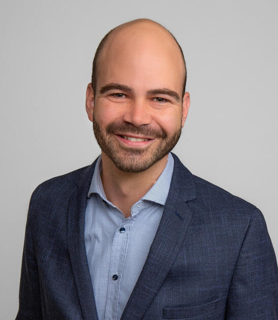 Seit &uuml;ber 20 Jahren ist der diplomierte Pflegefachmann im Gesundheitswesen t&auml;tig und verf&uuml;gt &uuml;ber umfassende Erfahrung sowohl im operativen als auch im strategischen Bereich.