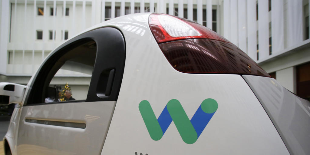 Ein selbstfahrendes Auto der Google-Schwester Waymo. Waymo wirft dem Fahrdienstvermittler Uber vor, eine bestimmte Lasertechnologie geklaut zu haben. Vor Gericht bekam das Unternehmen nun teilweise Recht. (Archiv)