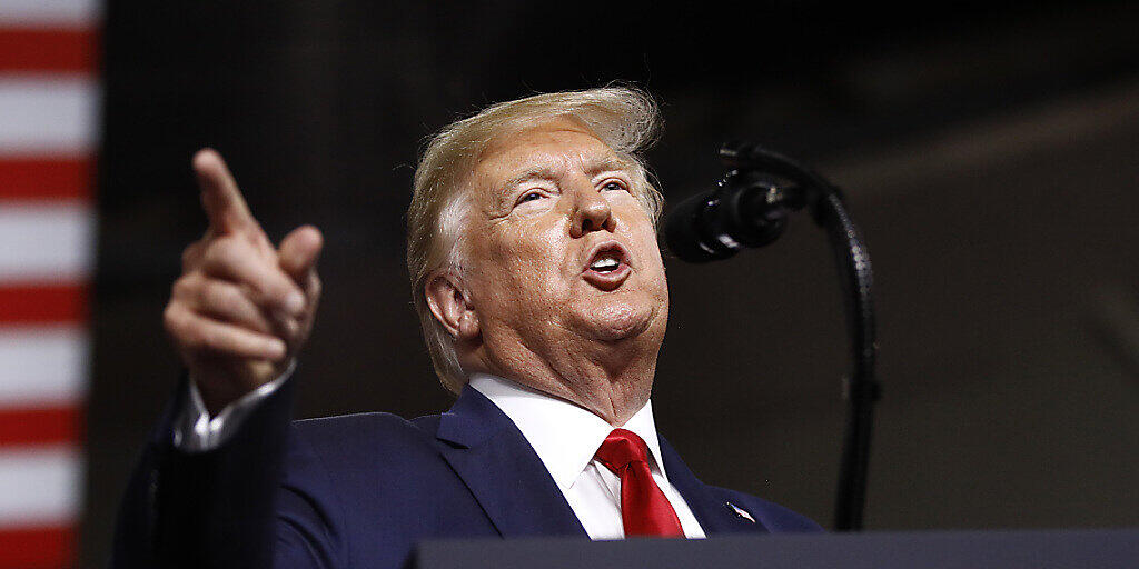 US-Pr&auml;sident Donald Trump hat nach einem Telefongespr&auml;ch mit Pakistans Premierminister Khan im Kaschmir-Konflikt zum Dialog aufgerufen.